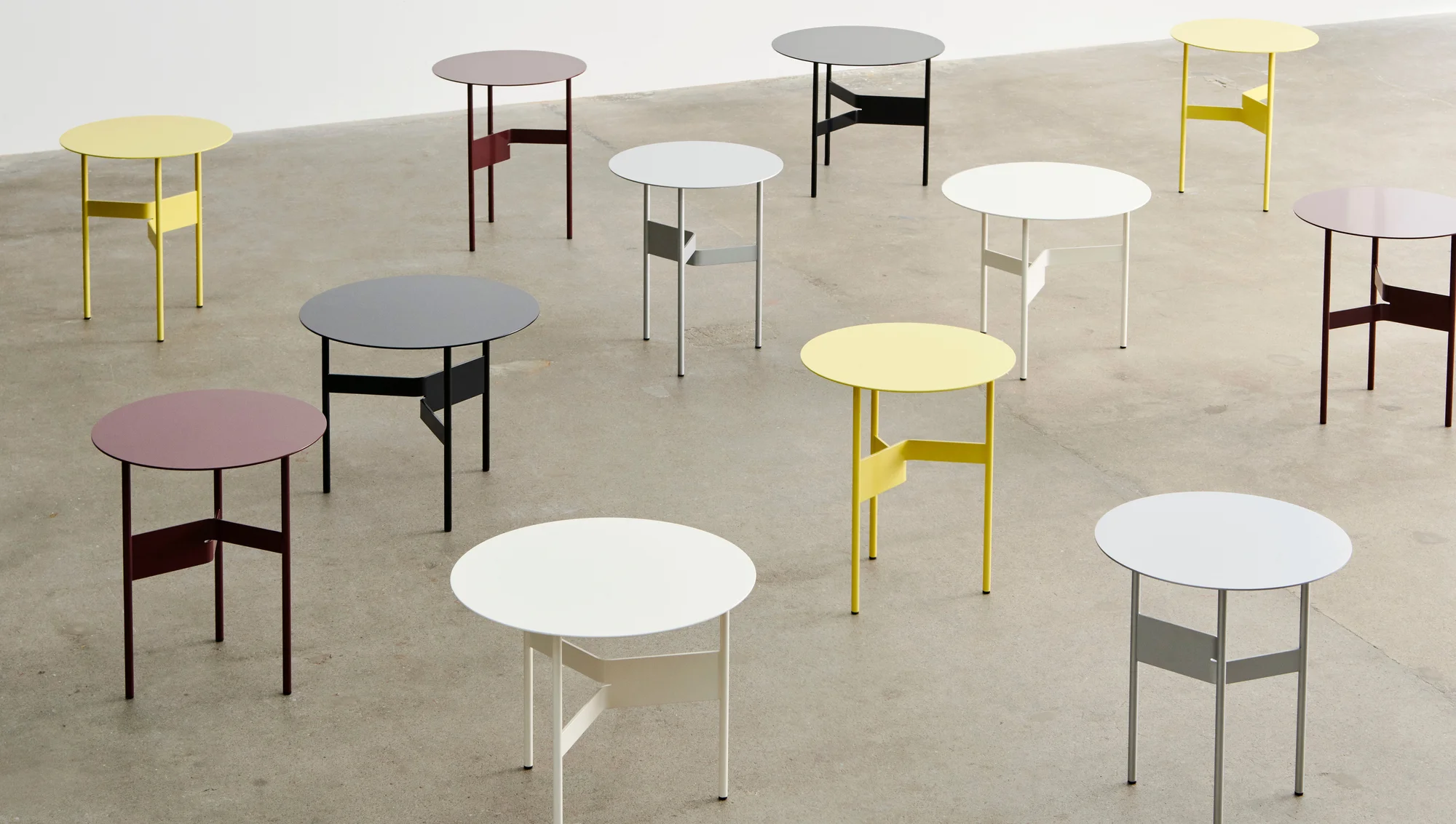 Kovové příležitostné stolky