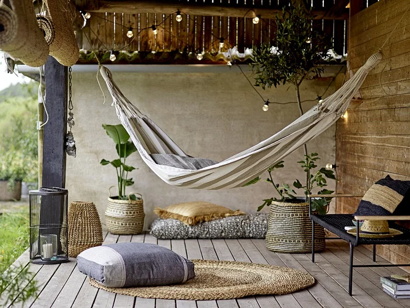 Gartenschwankungen und Hängematten