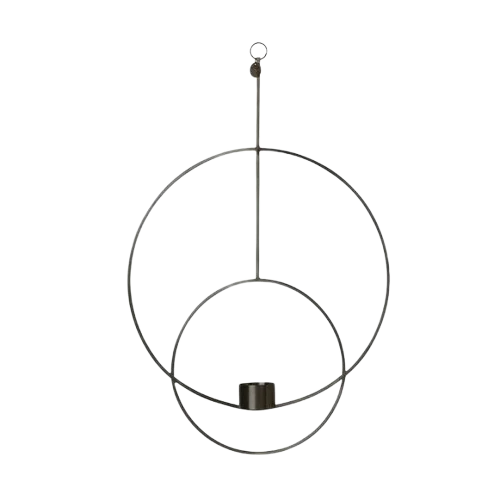 Dekorationen hängen